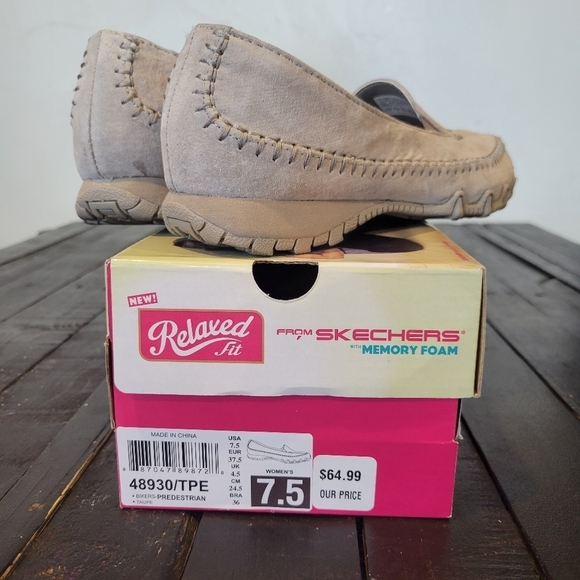 Skechers Memory Foam Grey Taupe Greige Loafers Women's 7.5 Relaxed Fit Suede Box - Picture 6 of 8